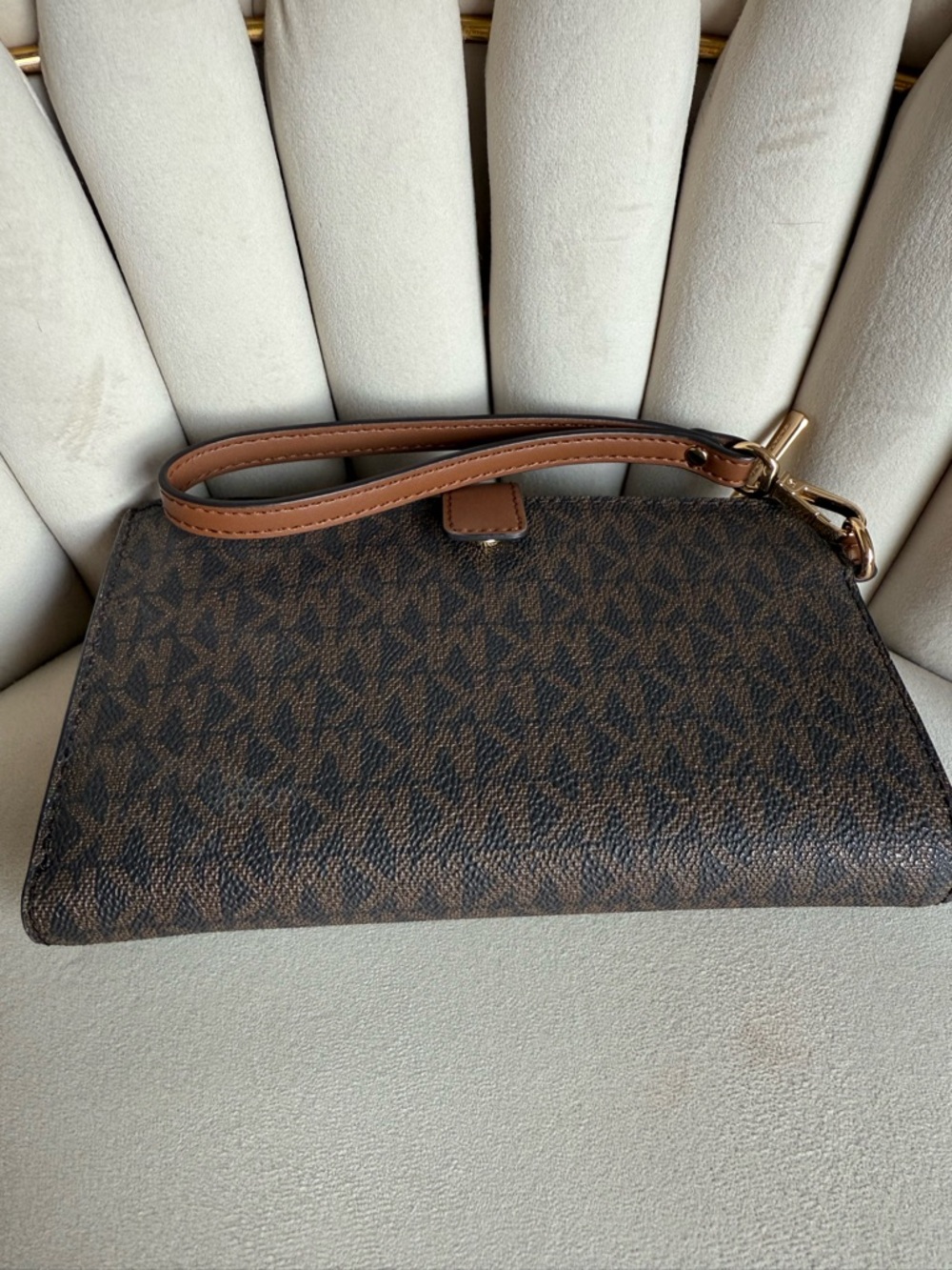 Michael Kors Jet Set Wristlet - Picture 3 of 11